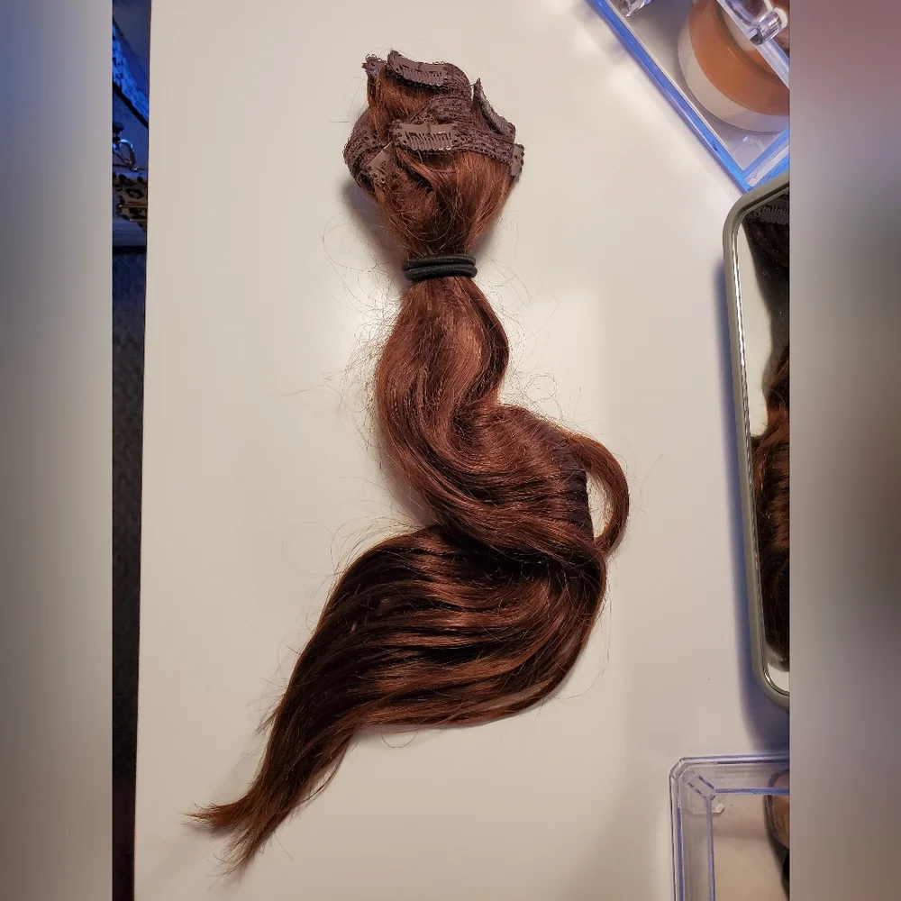 Hair extensions - Picture 1 of 3